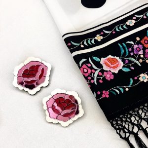 Pendiente rosa mantón